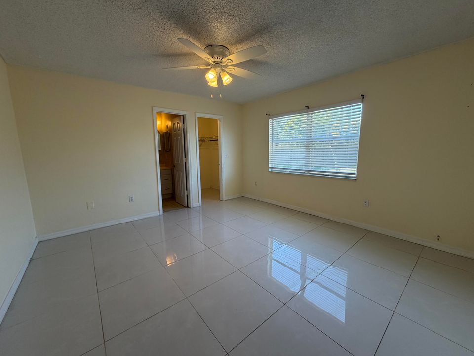 For Rent: $2,300 (3 beds, 2 baths, 1186 Square Feet)