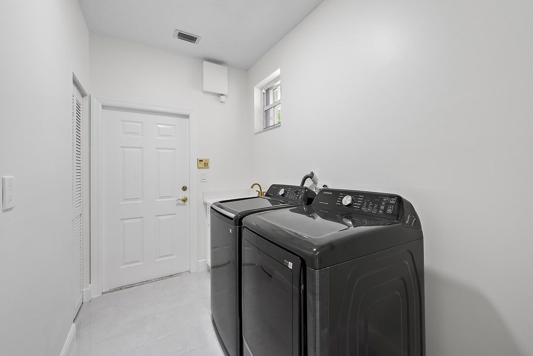 For Sale: $1,500,000 (4 beds, 3 baths, 3169 Square Feet)