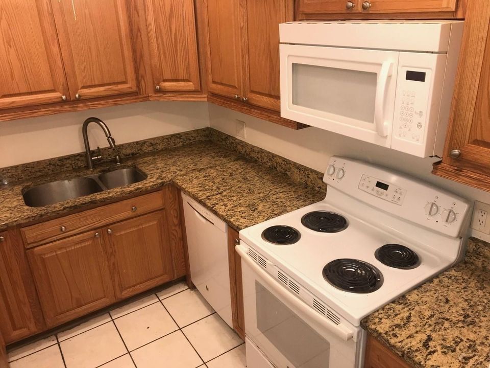 For Rent: $2,100 (2 beds, 2 baths, 1033 Square Feet)