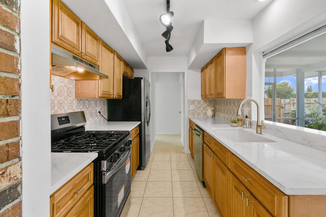 待售: $340,000 (3 贝兹, 2 浴室, 1249 平方英尺)