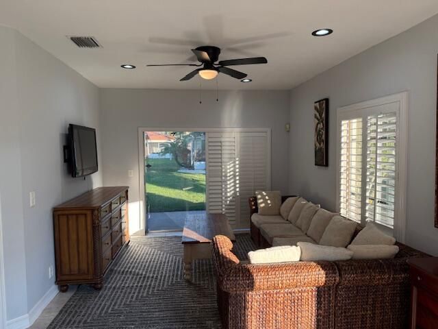 出租: $2,500 (3 贝兹, 2 浴室, 1200 平方英尺)