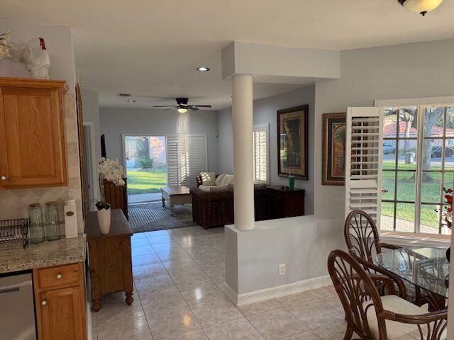 出租: $2,500 (3 贝兹, 2 浴室, 1200 平方英尺)