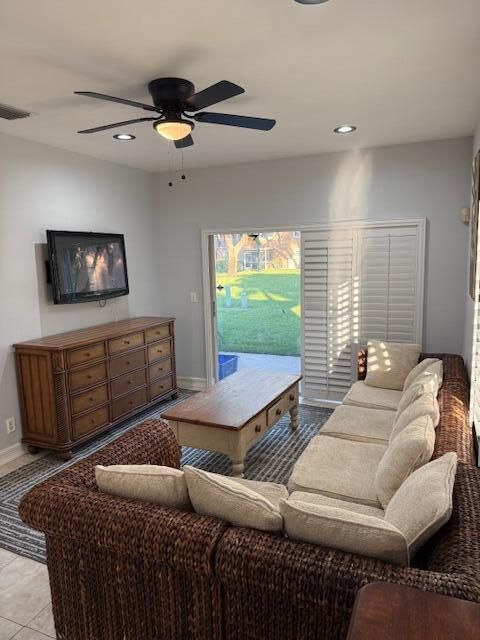 出租: $2,500 (3 贝兹, 2 浴室, 1200 平方英尺)