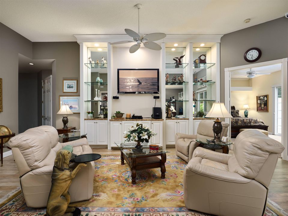 待售: $750,000 (3 贝兹, 2 浴室, 1983 平方英尺)