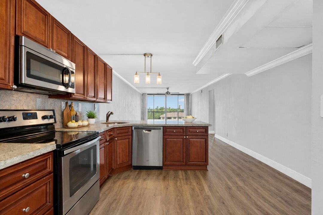 出租: $2,500 (2 贝兹, 2 浴室, 1130 平方英尺)