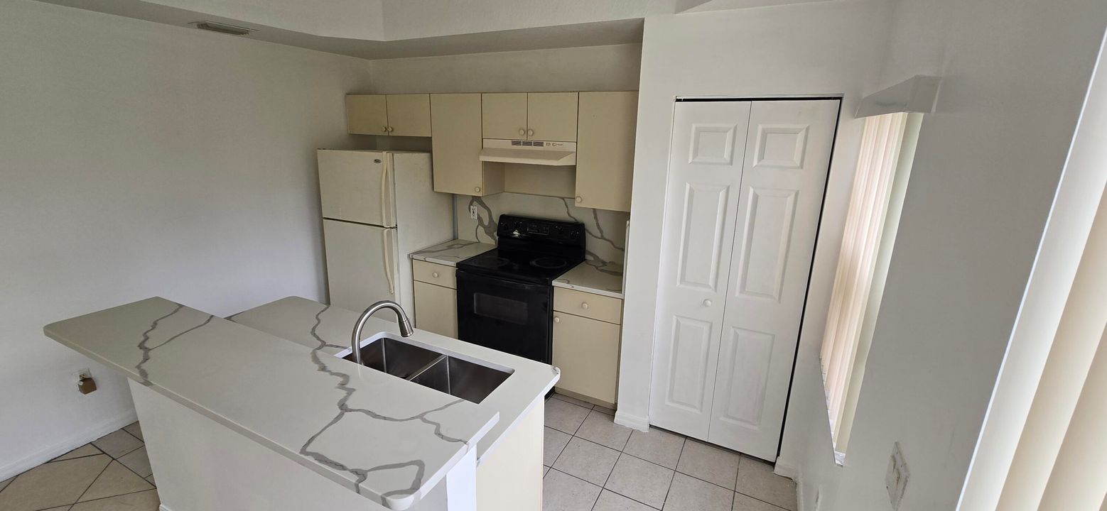 出租: $2,500 (3 贝兹, 3 浴室, 1382 平方英尺)