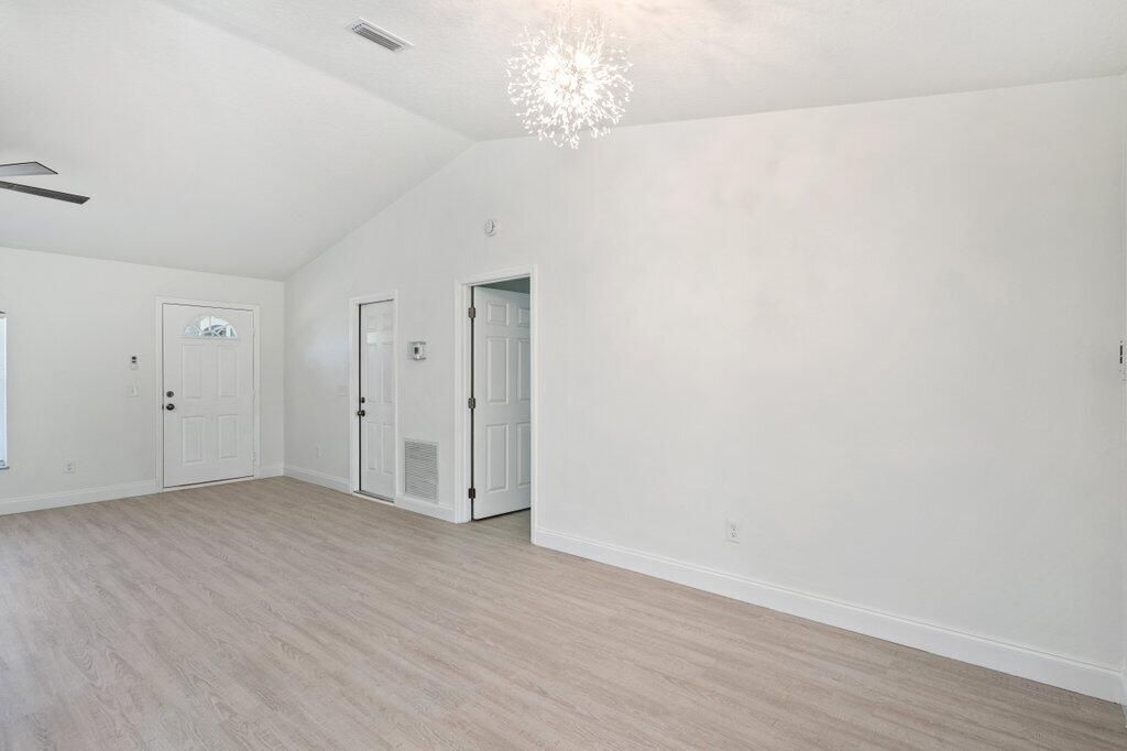 For Sale: $339,900 (3 beds, 2 baths, 1309 Square Feet)