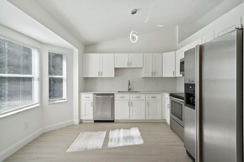 For Sale: $339,900 (3 beds, 2 baths, 1309 Square Feet)