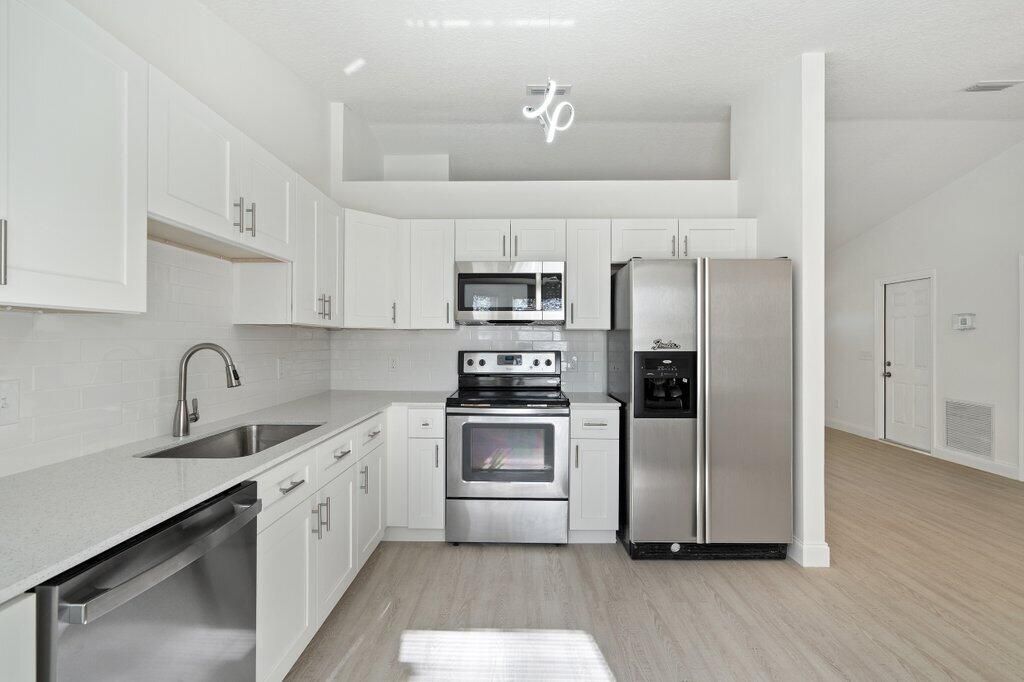 For Sale: $339,900 (3 beds, 2 baths, 1309 Square Feet)