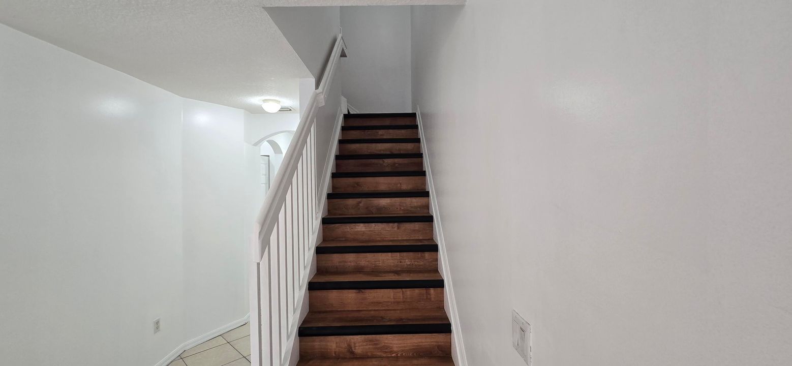 出租: $2,500 (3 贝兹, 3 浴室, 1382 平方英尺)