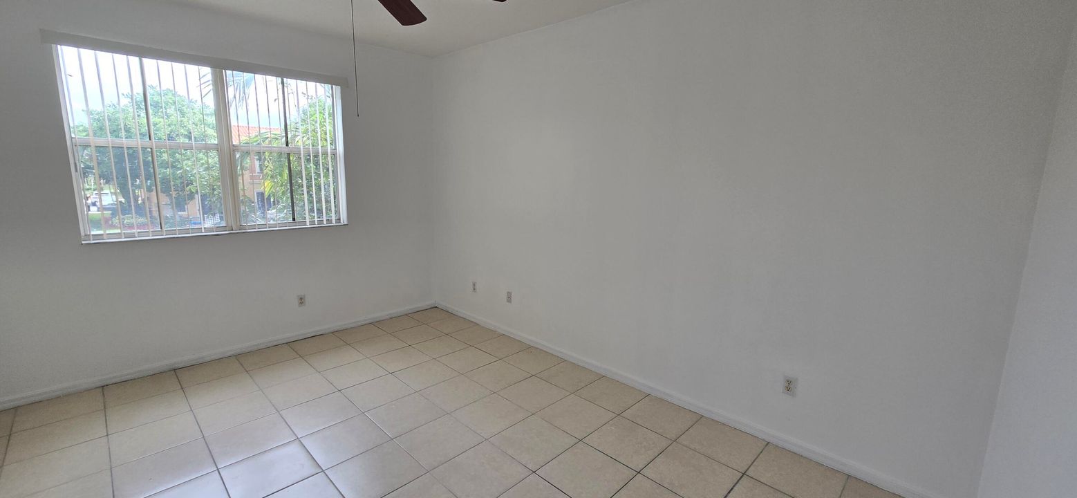 出租: $2,500 (3 贝兹, 3 浴室, 1382 平方英尺)