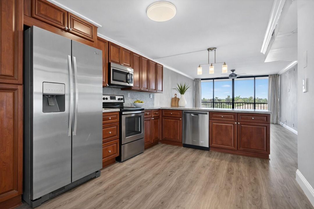 出租: $2,500 (2 贝兹, 2 浴室, 1130 平方英尺)