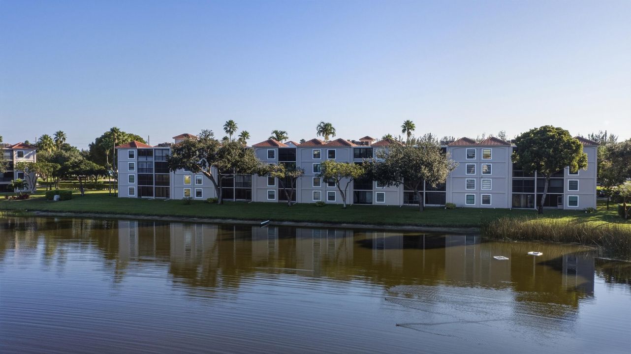 For Sale: $389,900 (2 beds, 2 baths, 1460 Square Feet)