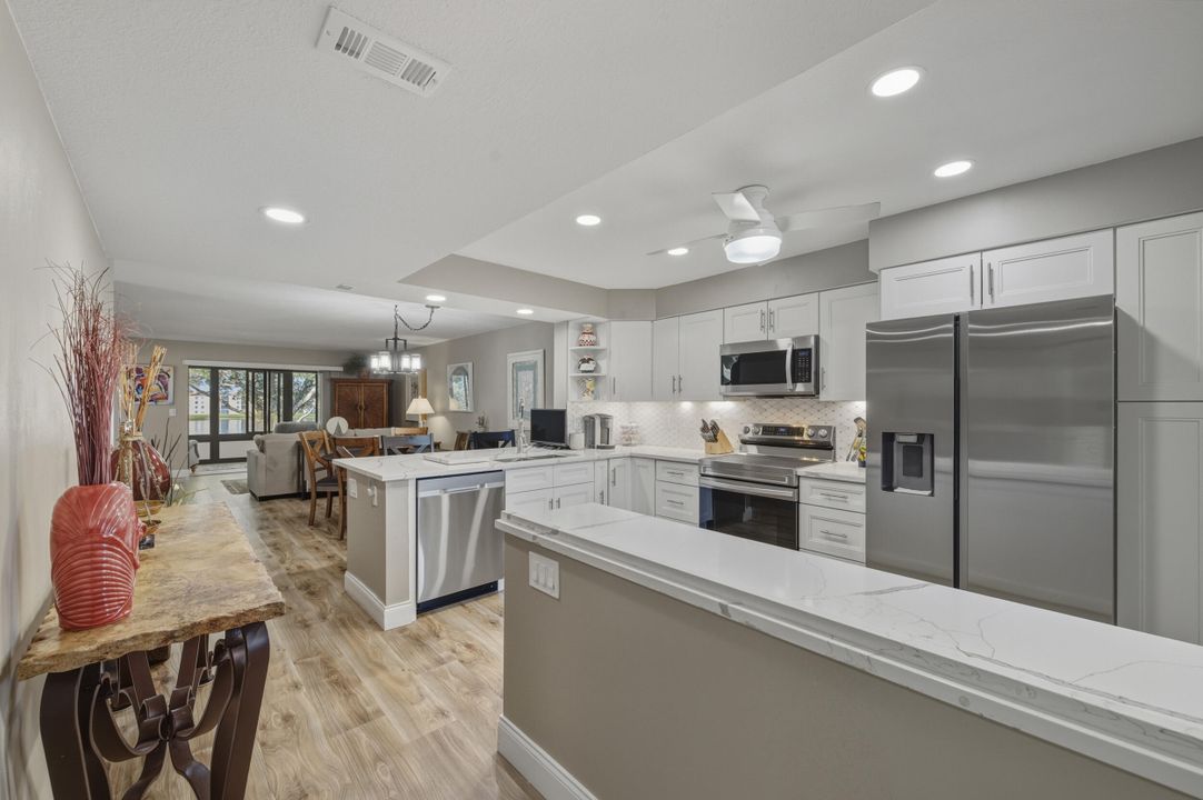 For Sale: $389,900 (2 beds, 2 baths, 1460 Square Feet)