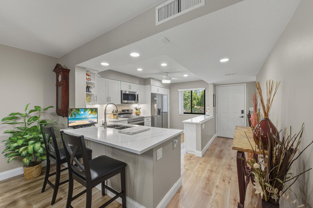 For Sale: $389,900 (2 beds, 2 baths, 1460 Square Feet)