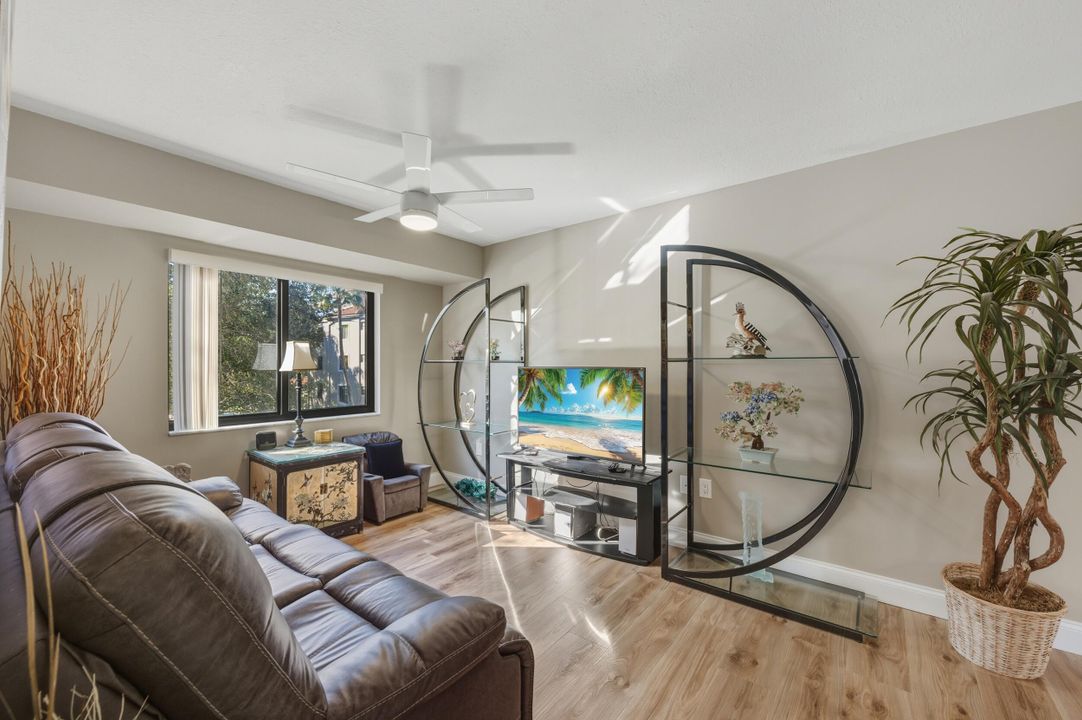 For Sale: $389,900 (2 beds, 2 baths, 1460 Square Feet)