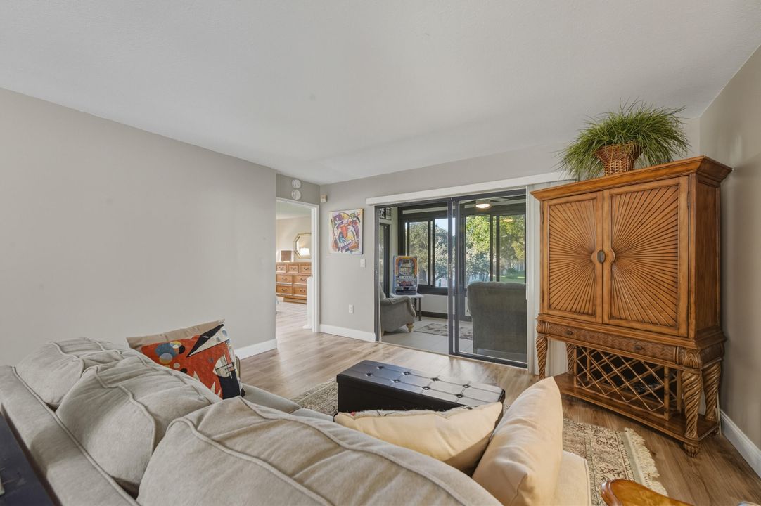 For Sale: $389,900 (2 beds, 2 baths, 1460 Square Feet)