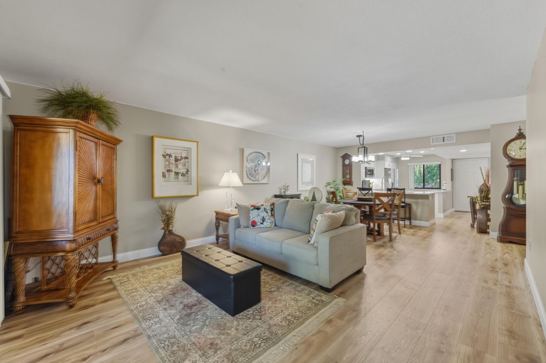 For Sale: $389,900 (2 beds, 2 baths, 1460 Square Feet)