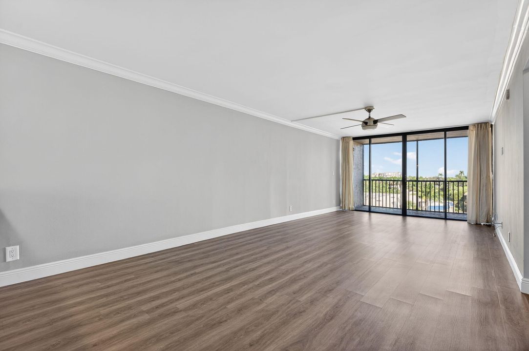 出租: $2,500 (2 贝兹, 2 浴室, 1130 平方英尺)