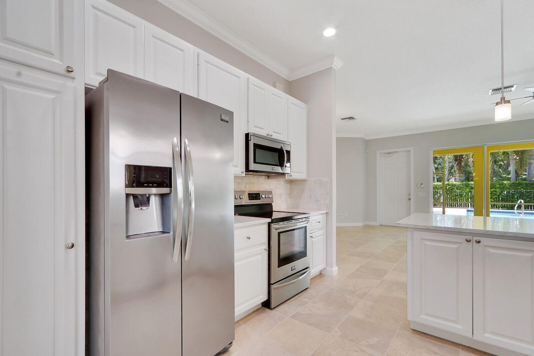 На продажу: $899,000 (3 спален, 2 ванн, 1777 Квадратных фут)