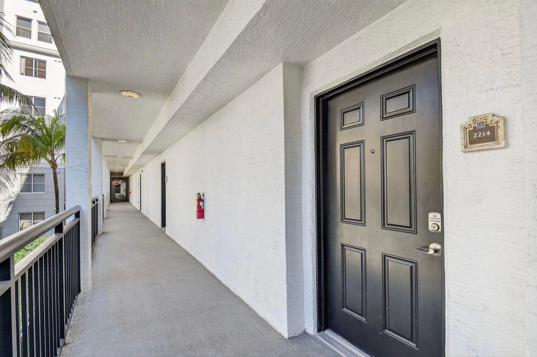 For Rent: $2,500 (2 beds, 2 baths, 1137 Square Feet)