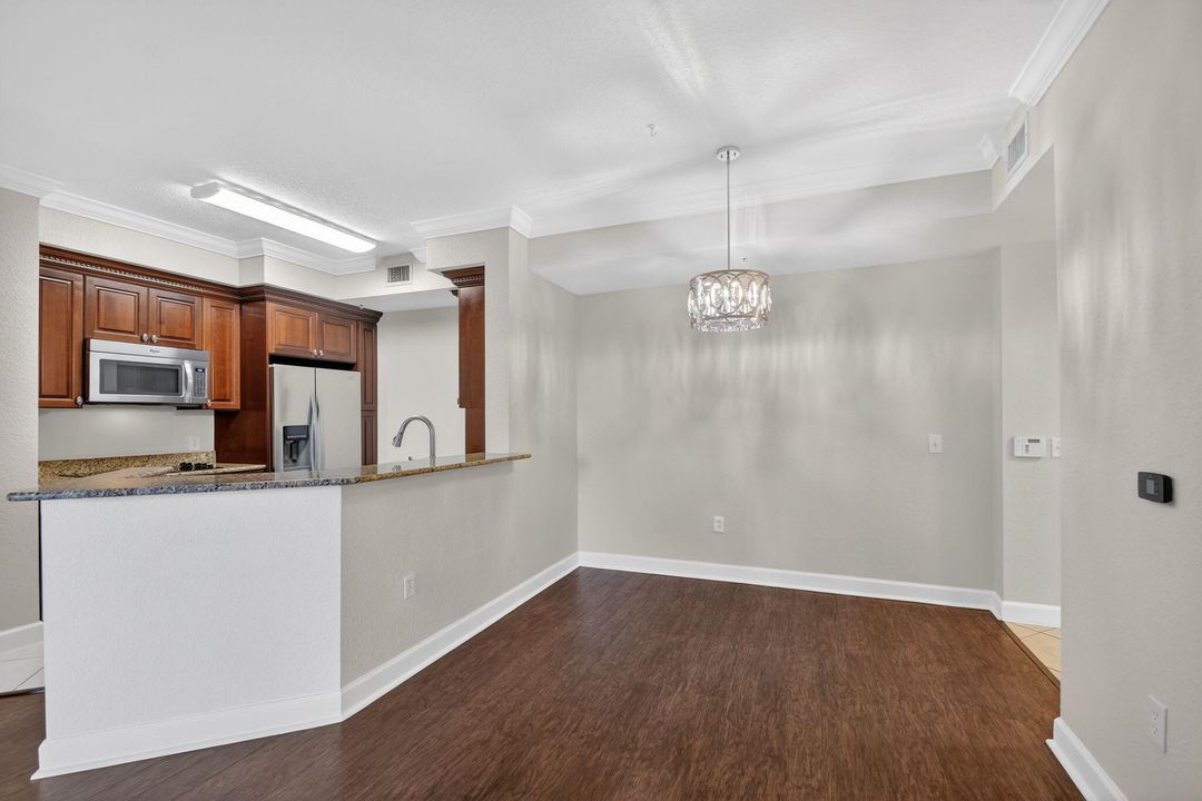 For Rent: $2,500 (2 beds, 2 baths, 1137 Square Feet)