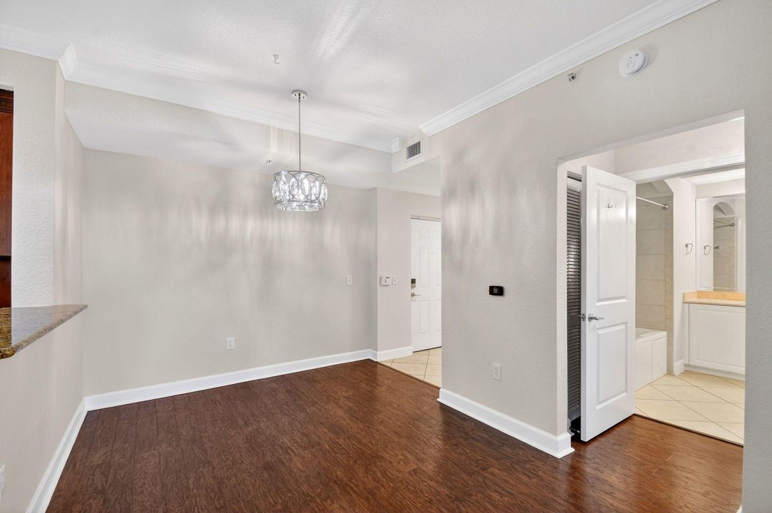 For Rent: $2,500 (2 beds, 2 baths, 1137 Square Feet)