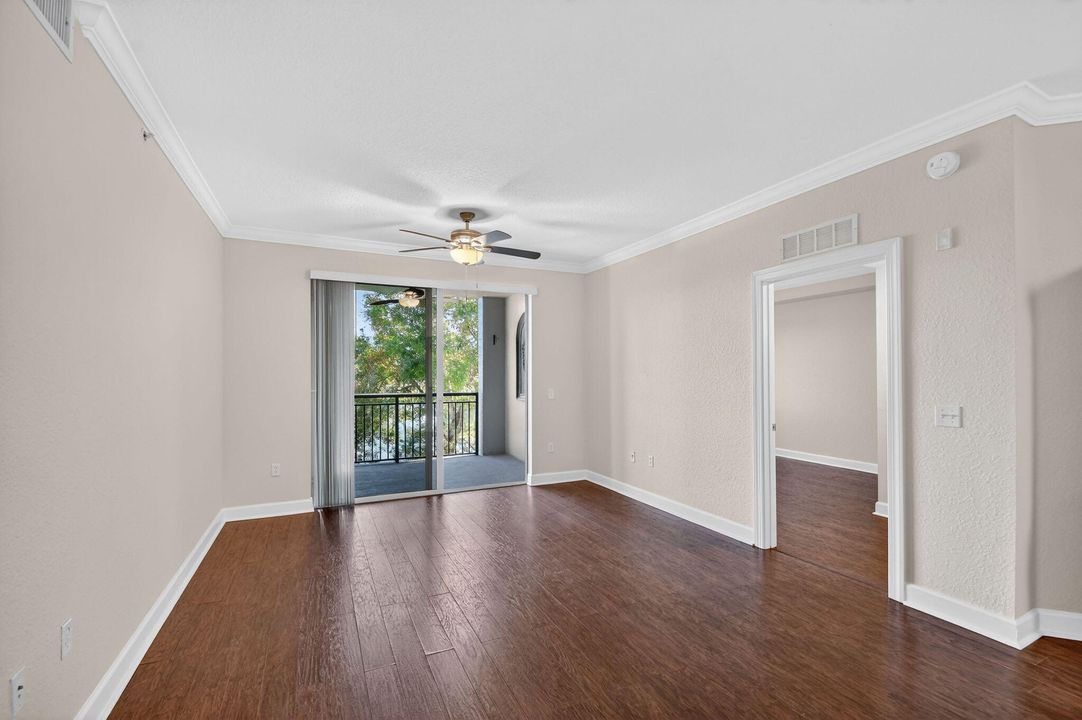 For Rent: $2,500 (2 beds, 2 baths, 1137 Square Feet)