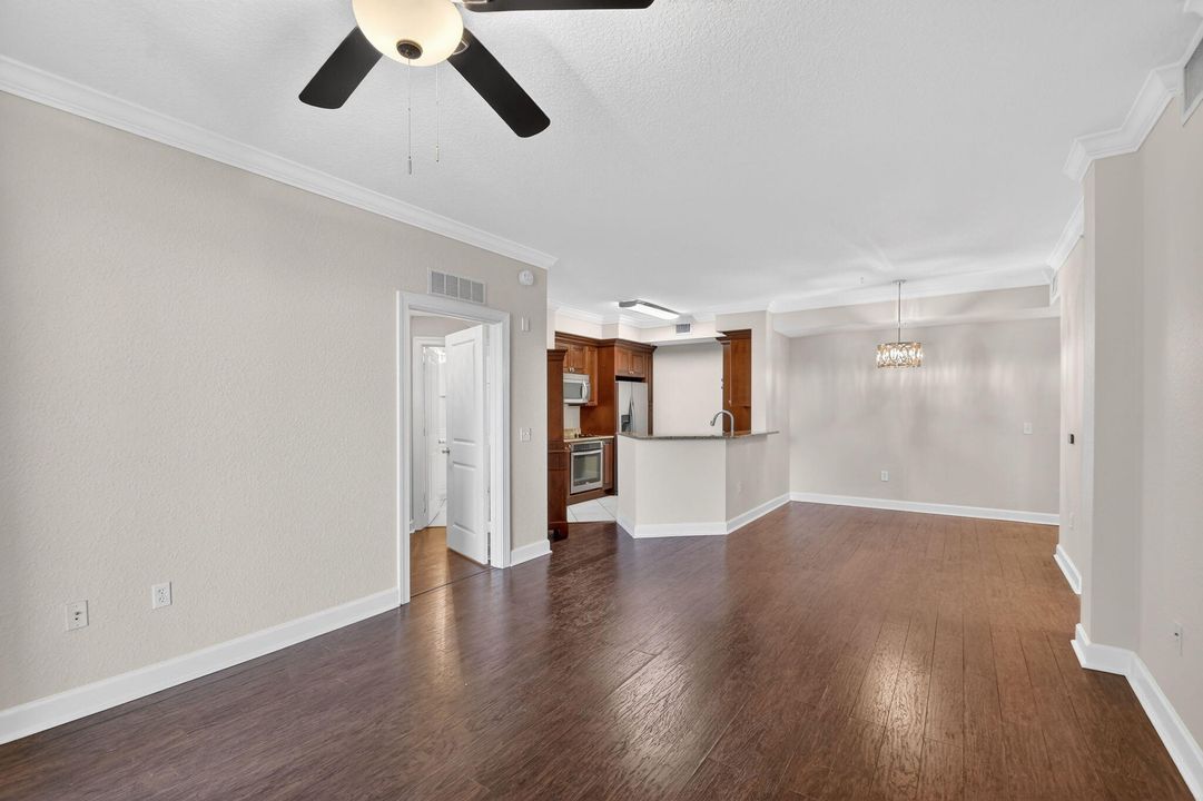 For Rent: $2,500 (2 beds, 2 baths, 1137 Square Feet)