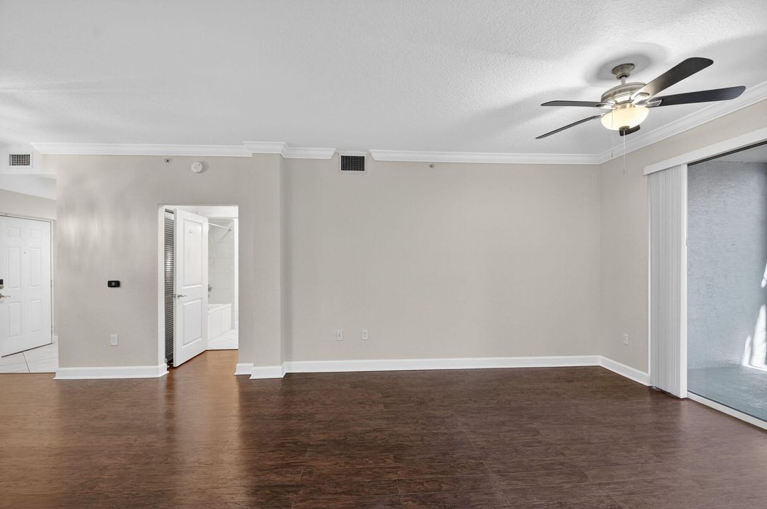 For Rent: $2,500 (2 beds, 2 baths, 1137 Square Feet)