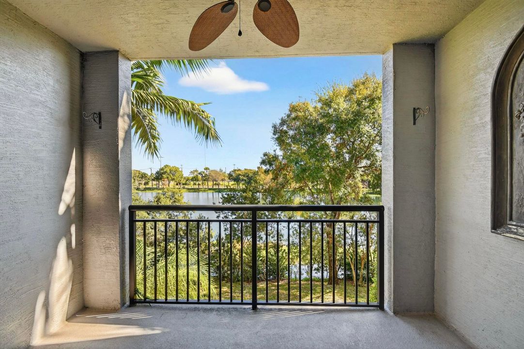 For Rent: $2,500 (2 beds, 2 baths, 1137 Square Feet)