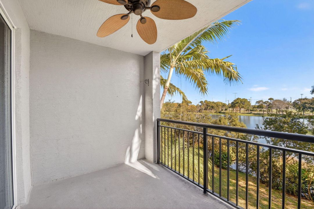 For Rent: $2,500 (2 beds, 2 baths, 1137 Square Feet)