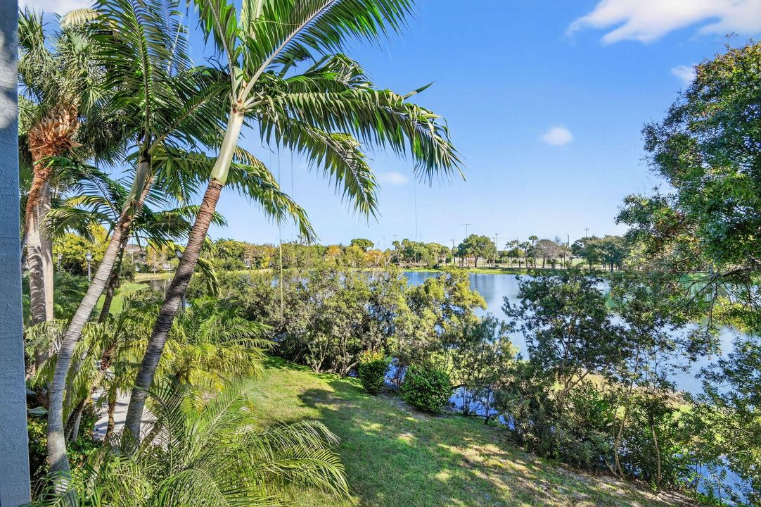 For Rent: $2,500 (2 beds, 2 baths, 1137 Square Feet)