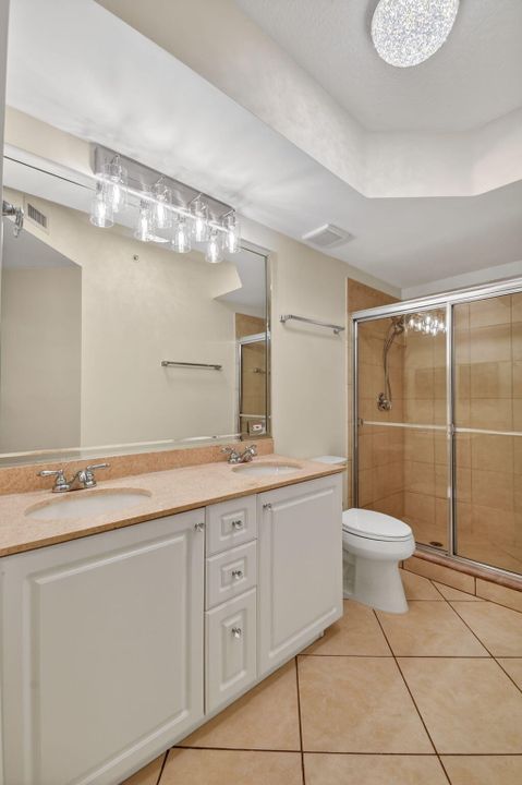 For Rent: $2,500 (2 beds, 2 baths, 1137 Square Feet)