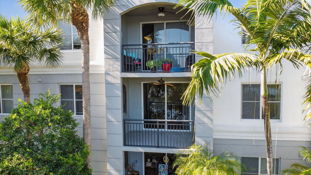 For Rent: $2,500 (2 beds, 2 baths, 1137 Square Feet)