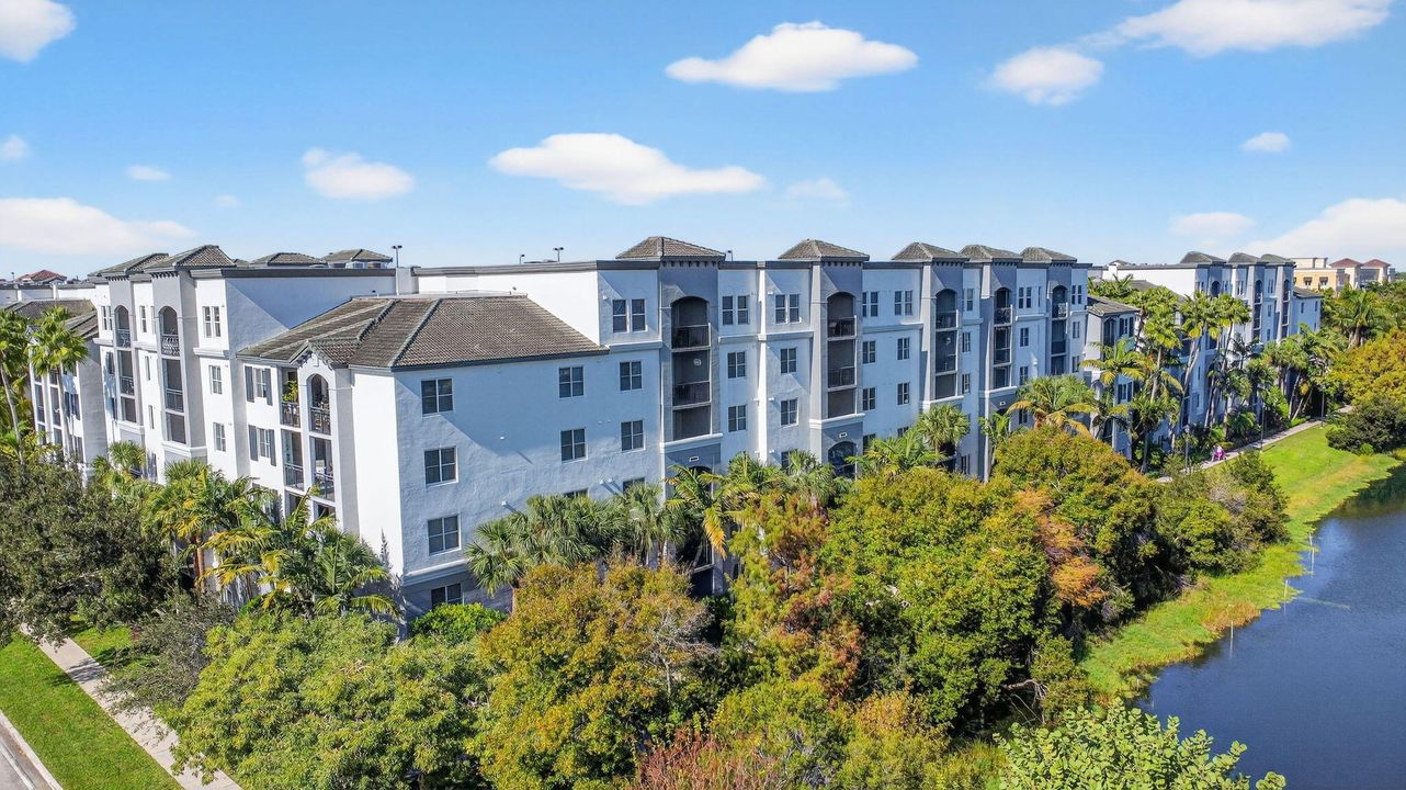 For Rent: $2,500 (2 beds, 2 baths, 1137 Square Feet)