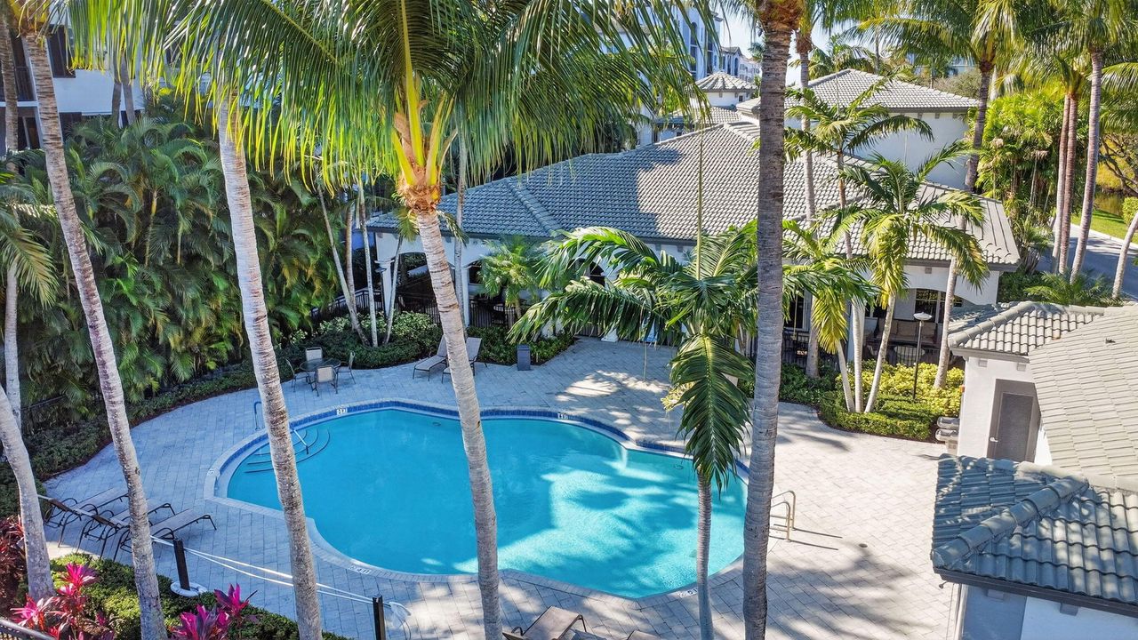 For Rent: $2,500 (2 beds, 2 baths, 1137 Square Feet)