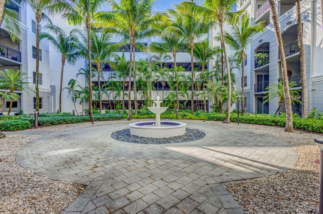 For Rent: $2,500 (2 beds, 2 baths, 1137 Square Feet)