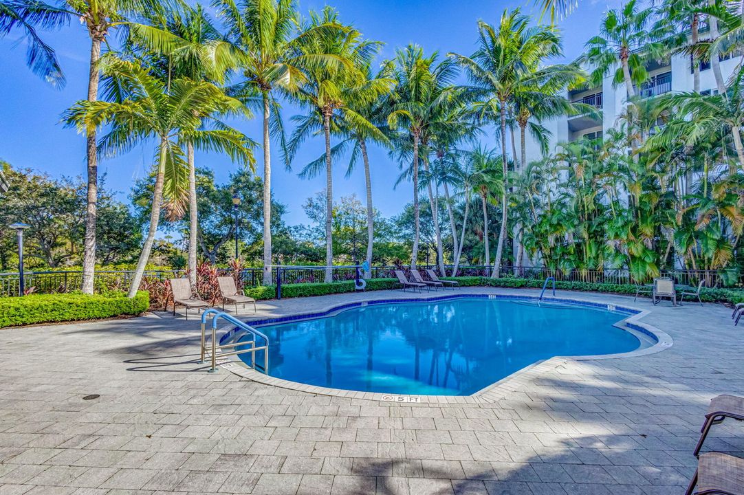 For Rent: $2,500 (2 beds, 2 baths, 1137 Square Feet)