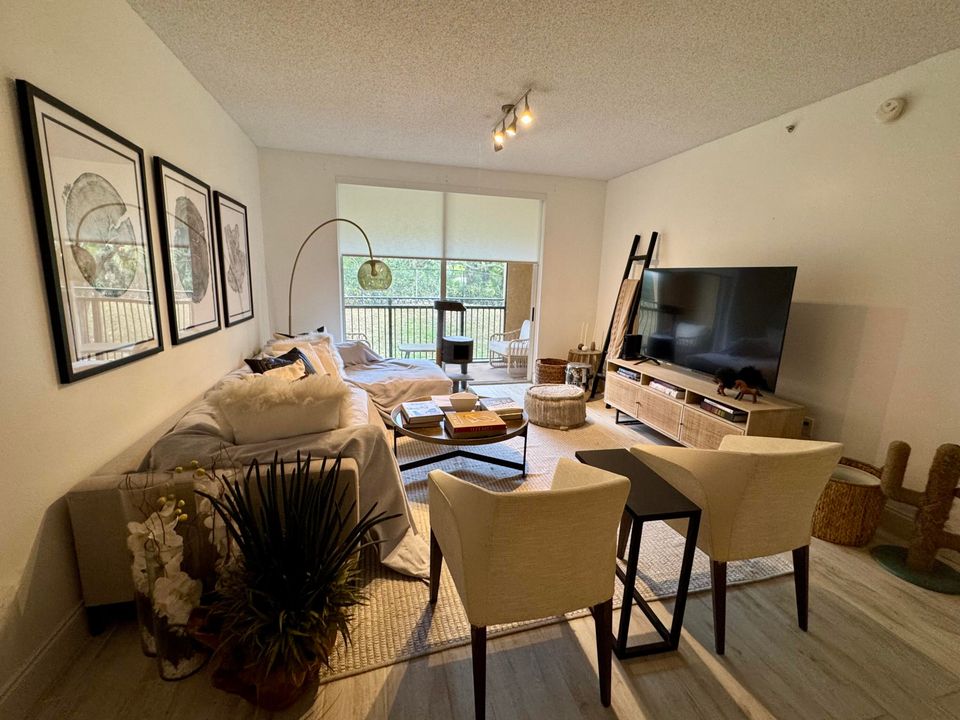 For Rent: $2,900 (3 beds, 2 baths, 1479 Square Feet)