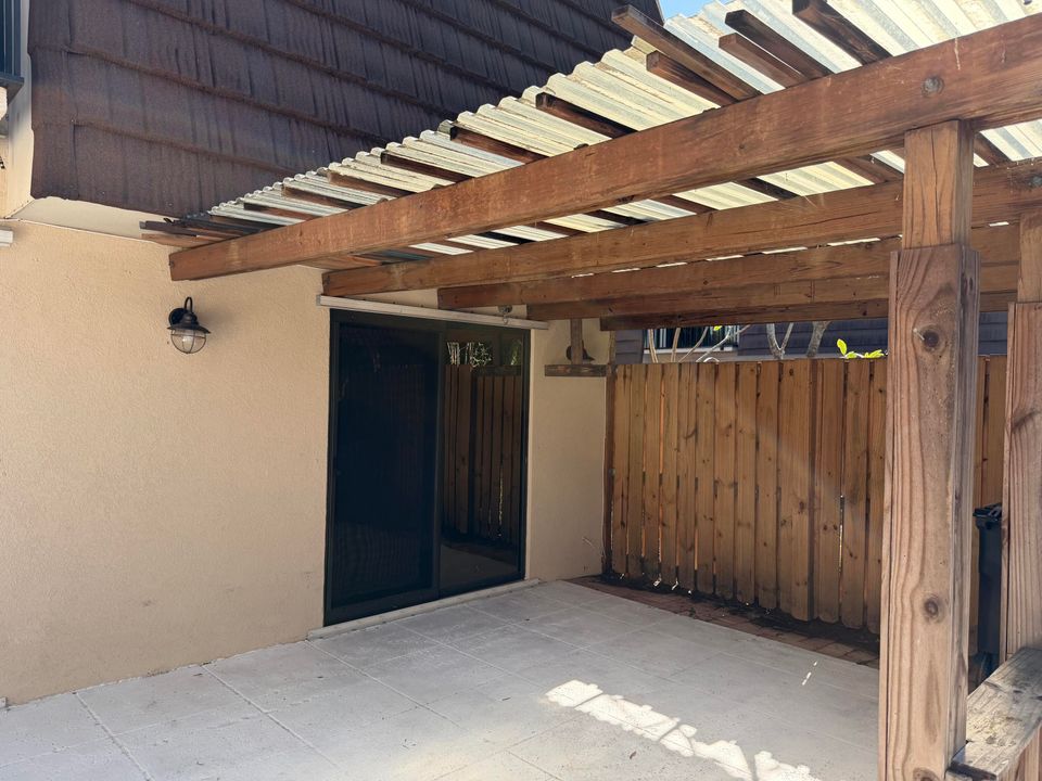 For Sale: $419,900 (2 beds, 2 baths, 1596 Square Feet)