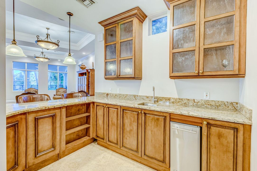 For Rent: $2,500 (2 beds, 2 baths, 1137 Square Feet)