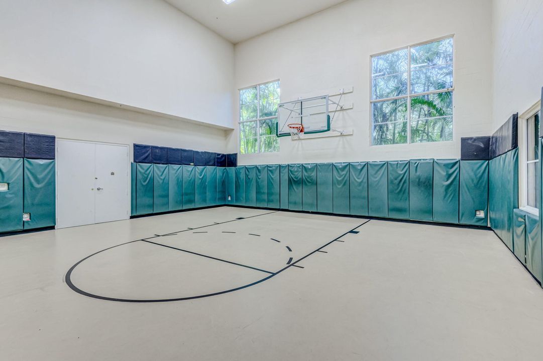 For Rent: $2,500 (2 beds, 2 baths, 1137 Square Feet)