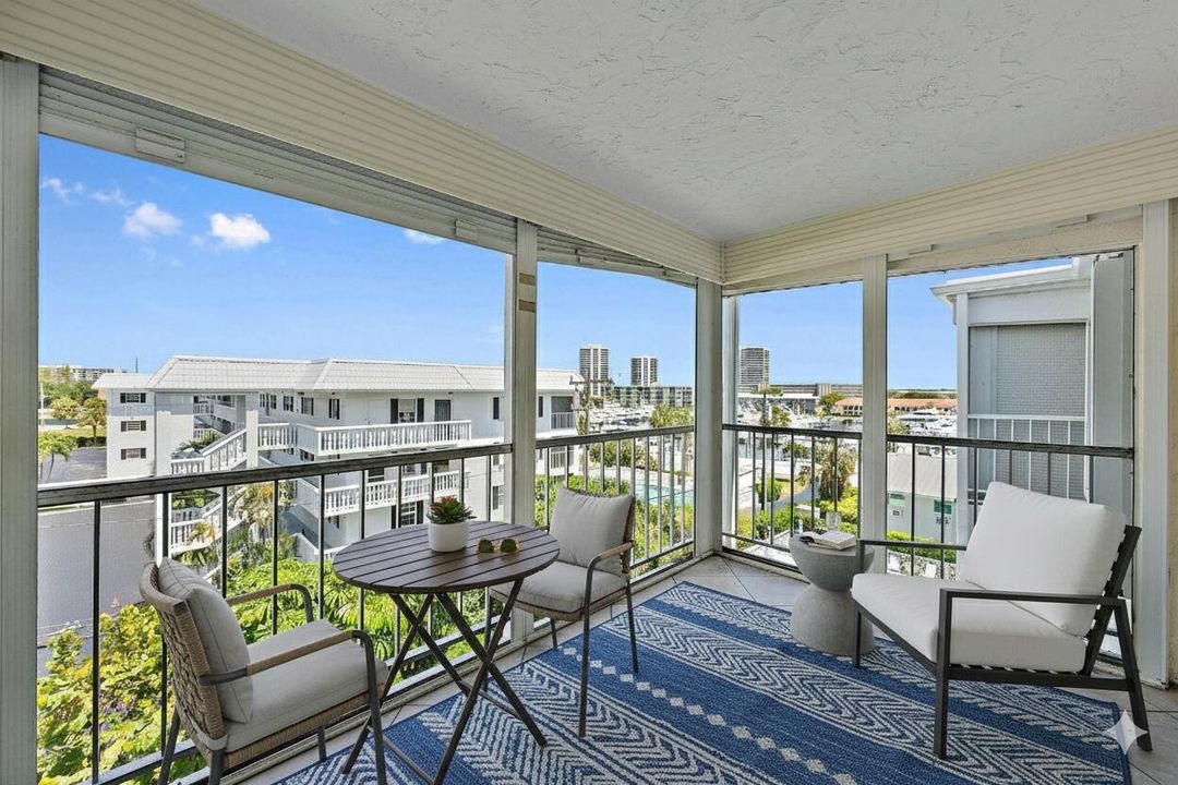 For Rent: $2,400 (2 beds, 2 baths, 1078 Square Feet)