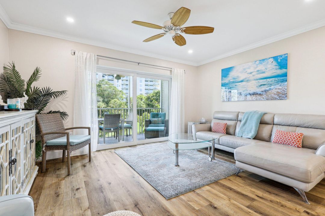 待售: $574,900 (2 贝兹, 2 浴室, 1008 平方英尺)