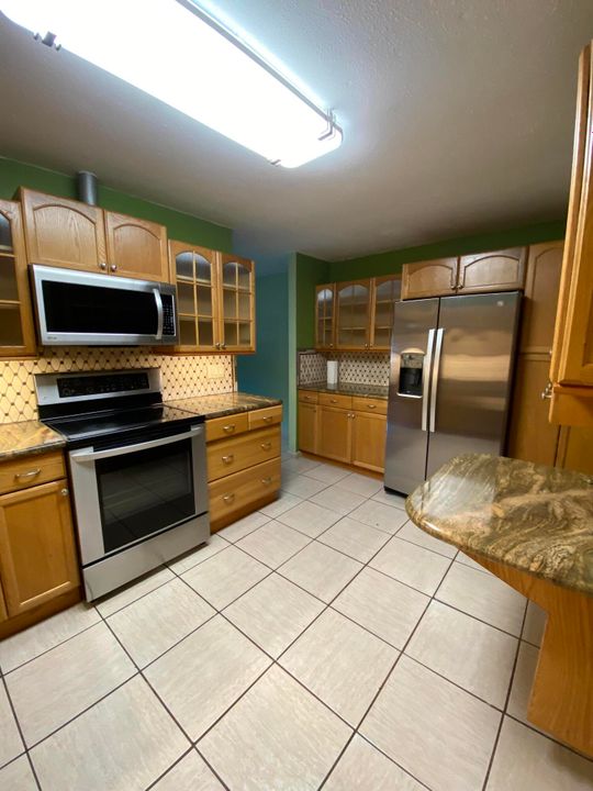 For Rent: $2,600 (2 beds, 1 baths, 1866 Square Feet)