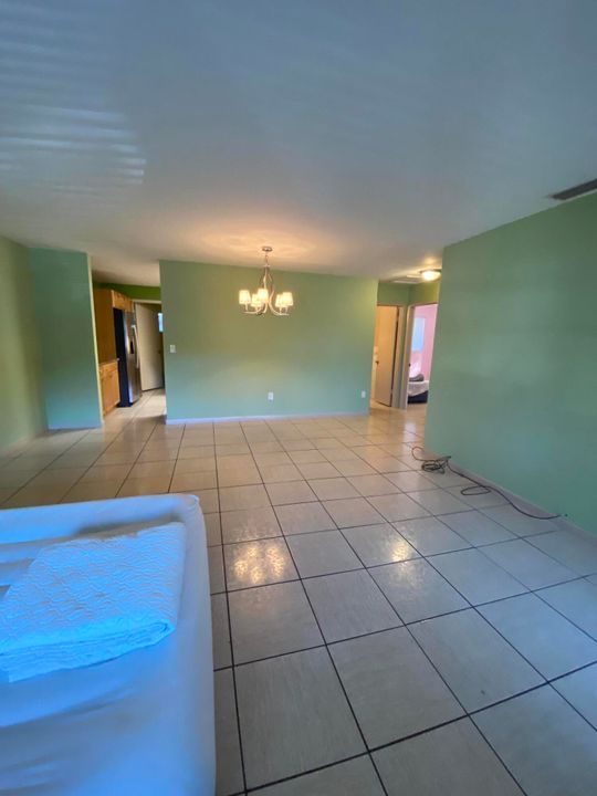 For Rent: $2,600 (2 beds, 1 baths, 1866 Square Feet)