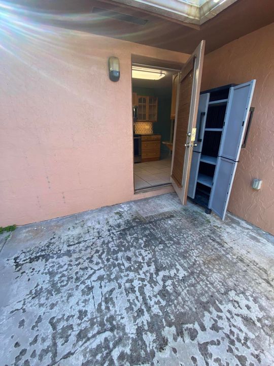 For Rent: $2,600 (2 beds, 1 baths, 1866 Square Feet)