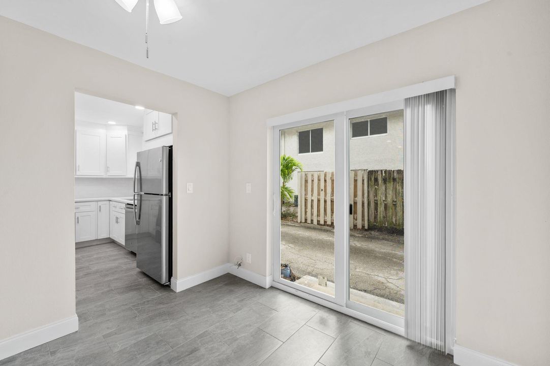 出租: $2,200 (2 贝兹, 1 浴室, 1076 平方英尺)