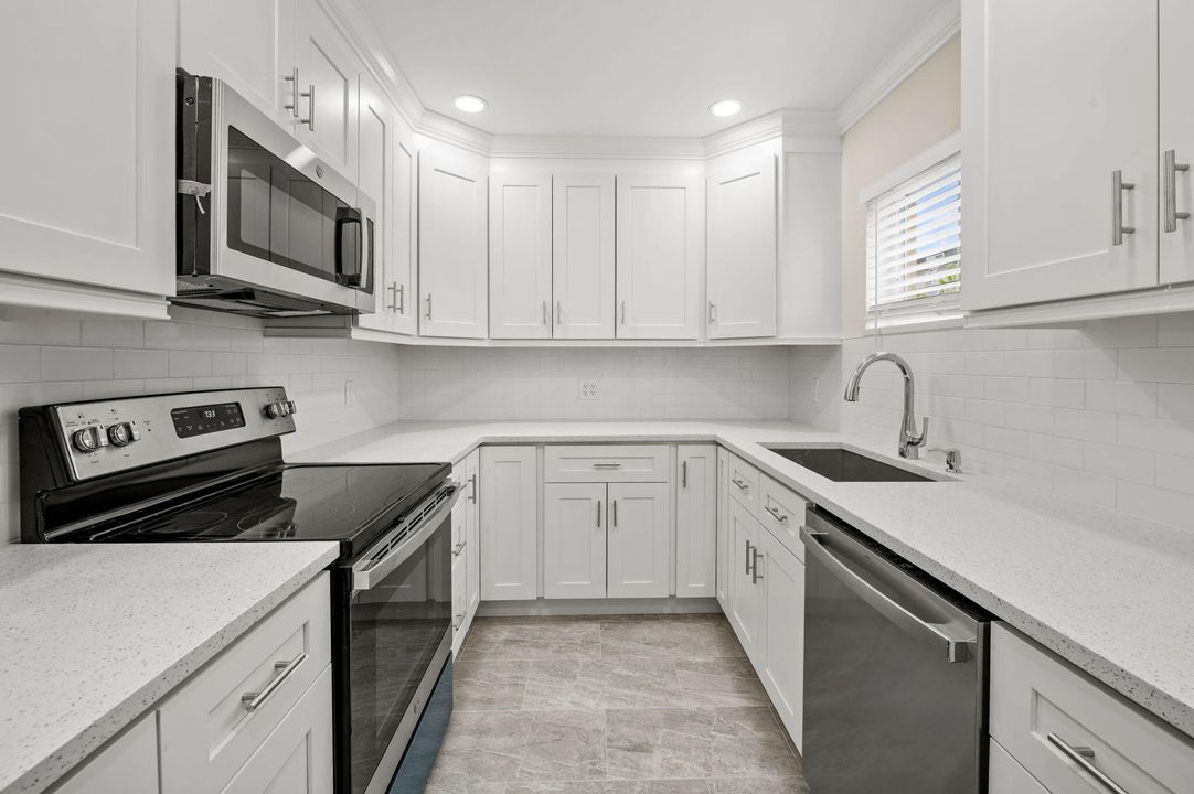 出租: $2,200 (2 贝兹, 1 浴室, 1076 平方英尺)